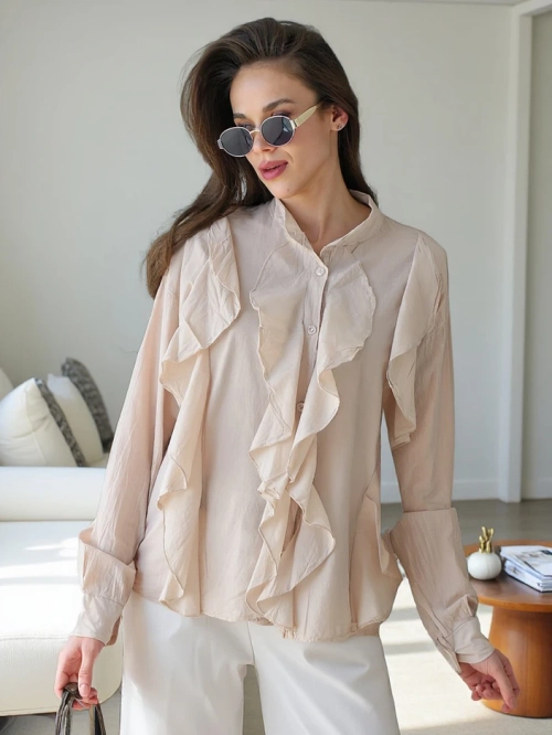 Royalfashion Котонова сорочка, прикрашена рюшем та з ґудзиками