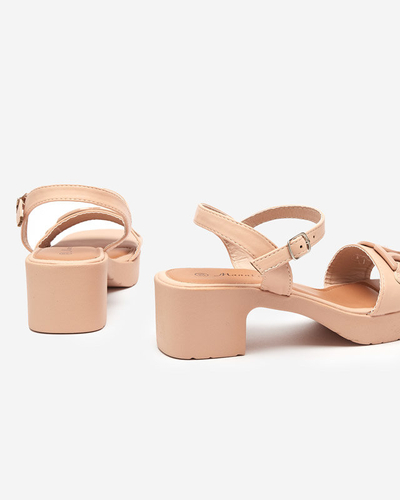 OUTLET Beige Damensandalen auf der Frokio-Post - Schuhe