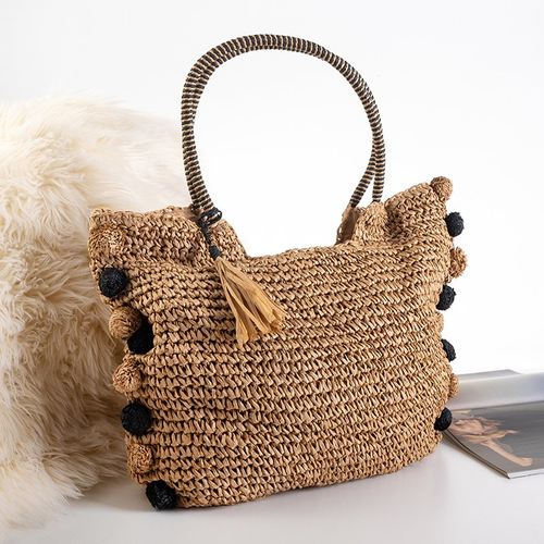 Жіноча плетена сумка в коричневому кольорі