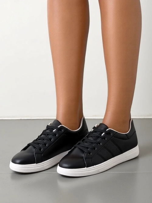 Жіночі спортивні кросівки Royalfashion Fogod на шнурівці