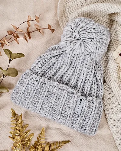 Royalfashion Damenstrickmütze mit Bommel