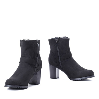 Czarne botki na słupki - Obuwie