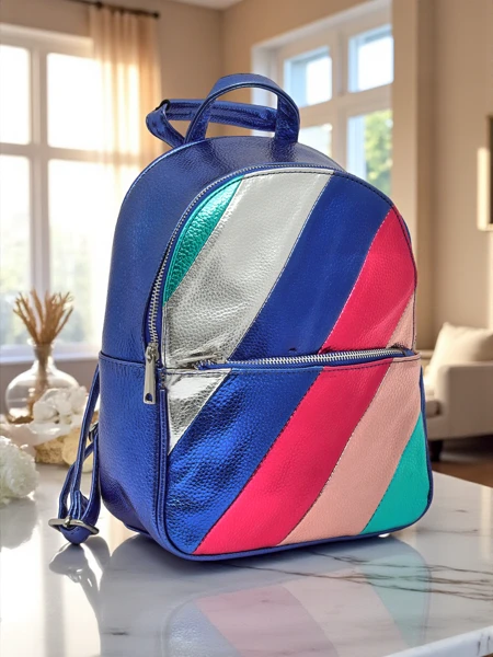 Royalfashion Damenrucksack aus Öko-Leder mit Metallic-Streifen Metallic Stripes