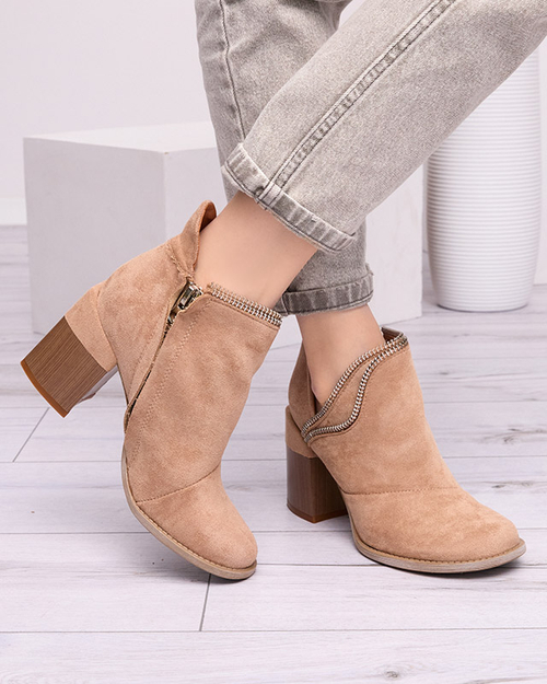 Світло-коричневі жіночі утеплені чоботи на підборах Mukis