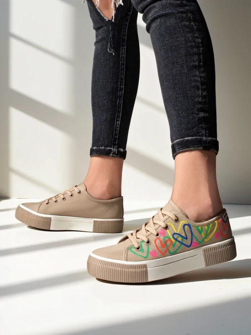 Royalfashion жіночі кросівки з серцем Sercess