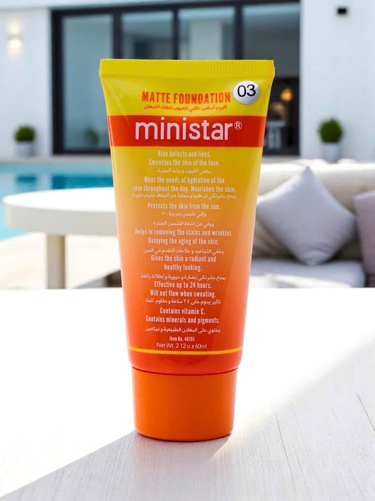 MINI STAR Feuchtigkeitsspendende BB-Creme mit Vitamin C und mattem Finish Hell