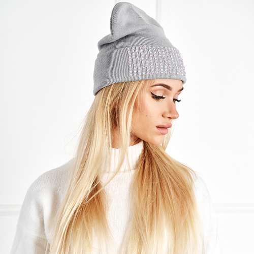 Сіра жіноча шапка зі стразами