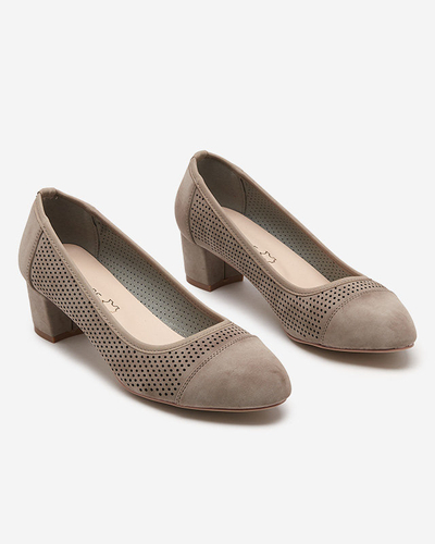 Graue und braune durchbrochene Pumps am Pfosten. Pollam - Footwear