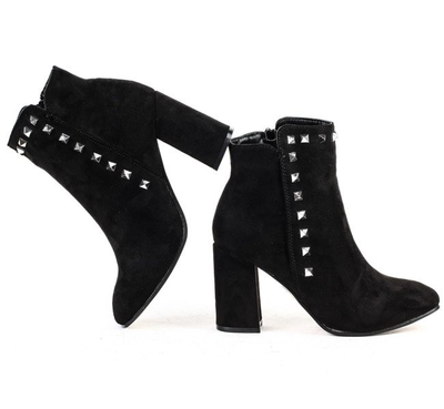 Czarne botki z ćwiekami - Obuwie