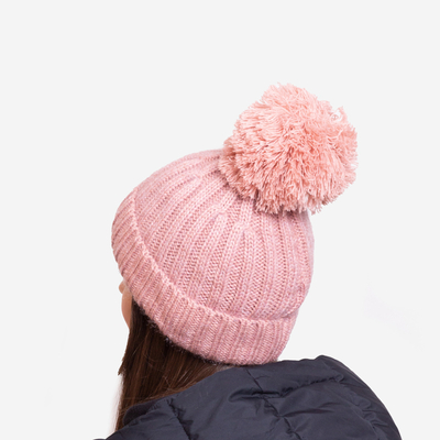 Glänzende isolierte Damenmütze in Dunkelrosa mit Bommel - Accessoires