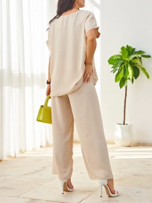 Royalfashion Жіночий комплект з короткими рукавами, декоративною квіткою та широкими штанами