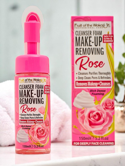 Reinigender und regenerierender Gesichtsschaum mit Rose und Bürste