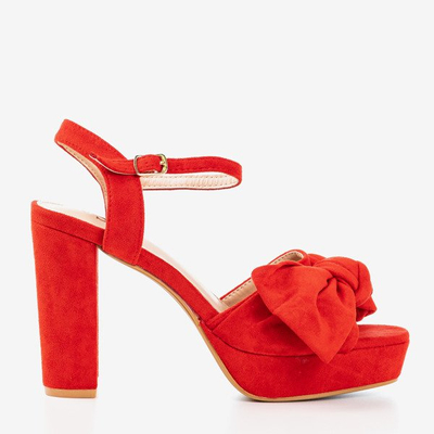 Rote Sandalen auf einem höheren Pfosten mit Cornis-Schleife - Schuhe 1