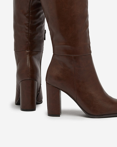 Royalfashion Dunkelbraune Damenstiefel auf einem Pfosten Vittesla