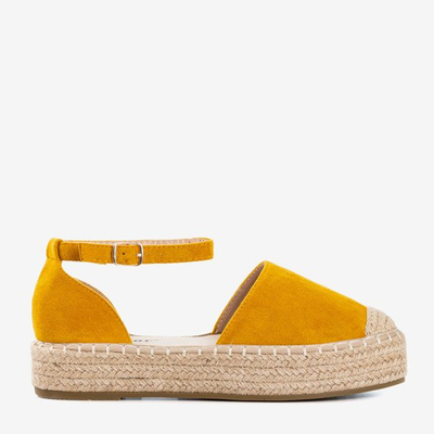 Frauen-Senf-Espadrilles auf der Maritel-Plattform - Schuhe