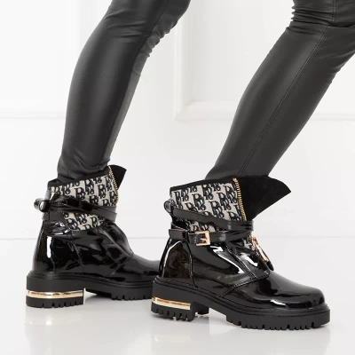 OUTLET Schwarz lackierte Damenstiefel Rubiska - Schuhe