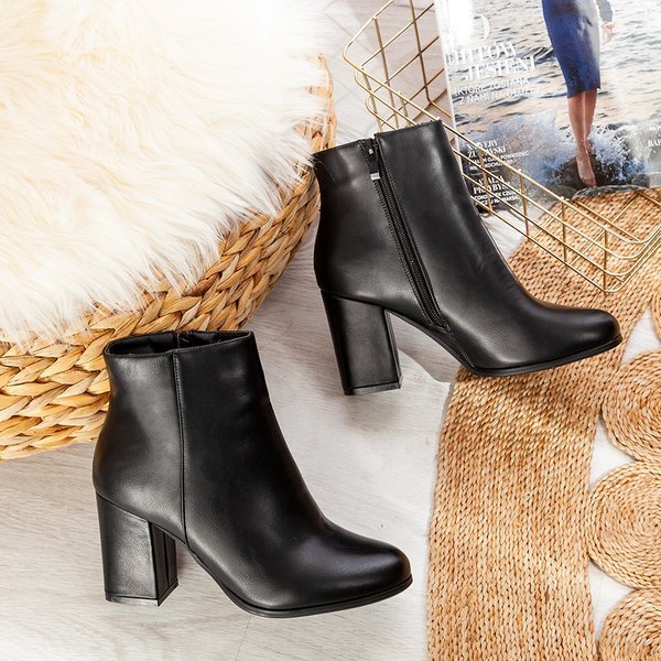 Schwarze Stiefel an einem höheren Pfosten Pekan - Footwear