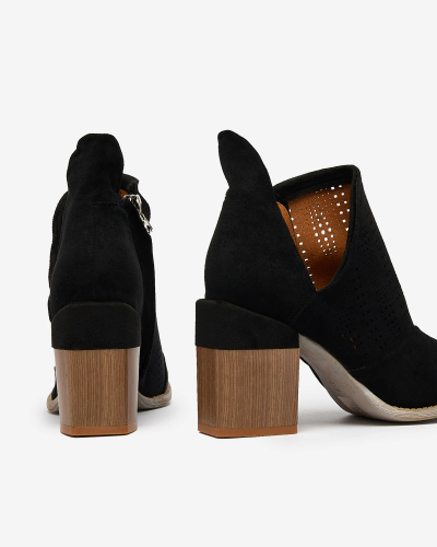 Royalfashion Durchbrochene Pfostenstiefel in schwarz Revivela