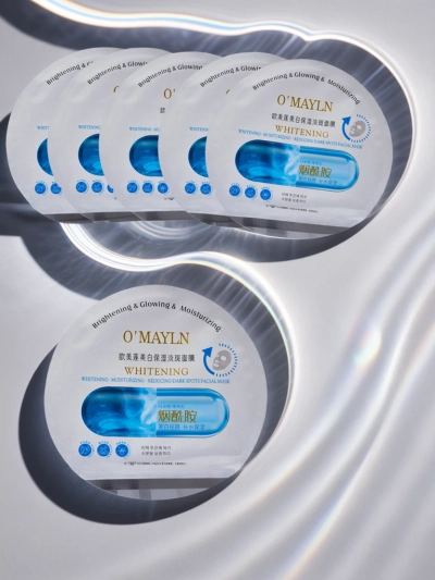 Освітлююча та зволожуюча тканинна маска для обличчя