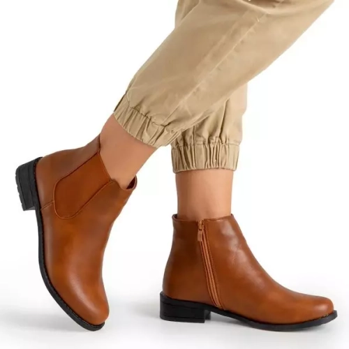OUTLET Світло-коричневі жіночі чоботи Челсі на плоскому каблуці Timea - Туфлі