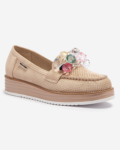 Hellbraune Damenmokassins mit dekorativen Kristallen Liscutio- Footwear