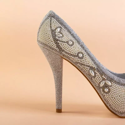 OUTLET Silberne Damen Brokatpumps mit Belis Ornamenten - Schuhe