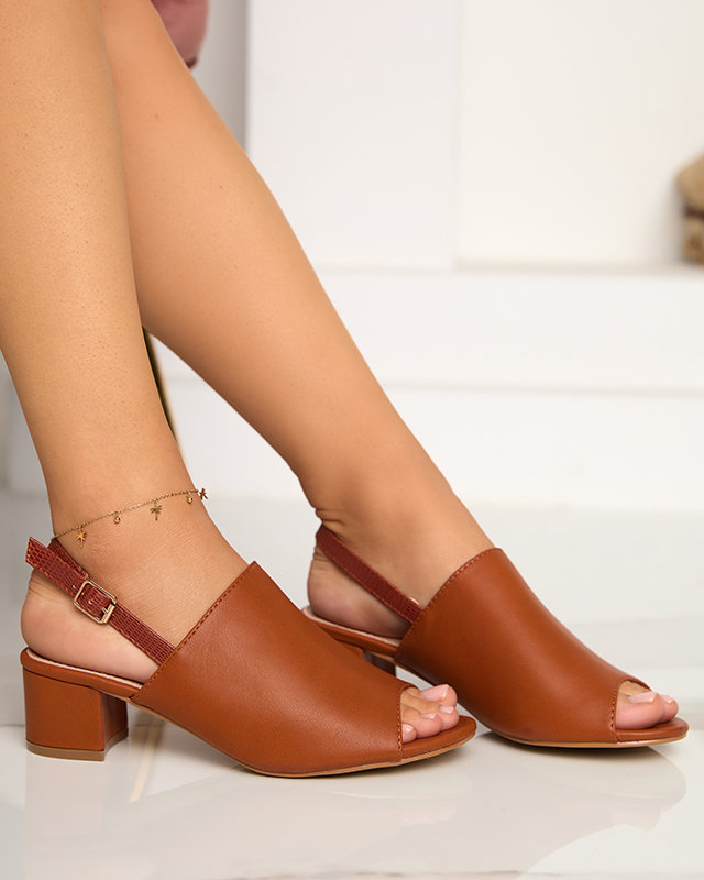 Kamelfarbene Damensandalen auf niedrigem Pfosten Chonu - Schuhe