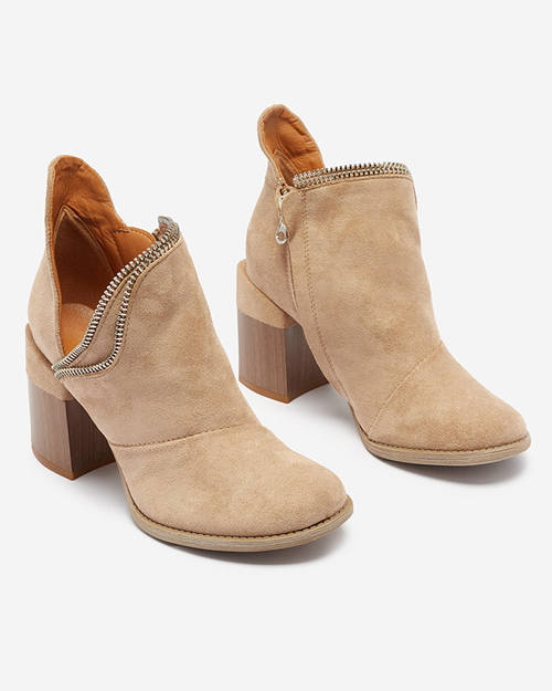 Світло-коричневі жіночі утеплені чоботи на підборах Mukis