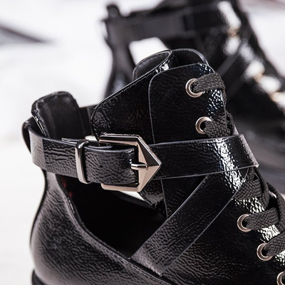 Чорні лаковані черевики з вирізами Ivone - Взуття