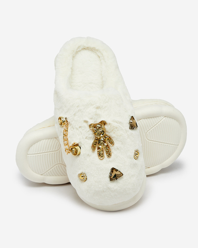 Royalfashion Weiße Damenpelzpantoffeln mit Ornamenten Erserra