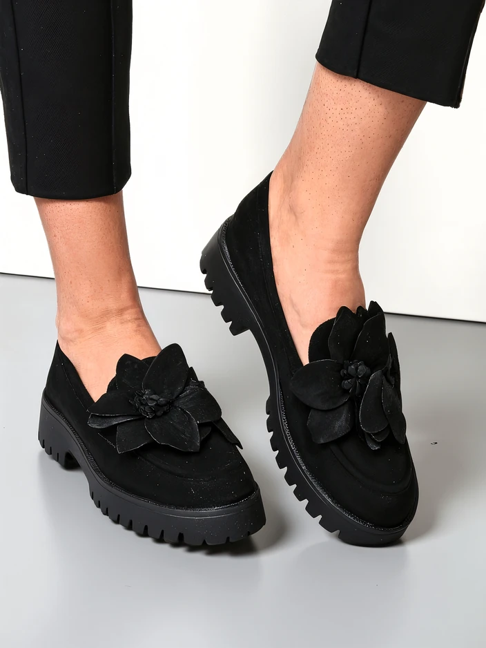 Royalfashion Eco-Suede Damenmokassins mit einer Floverse-Blume