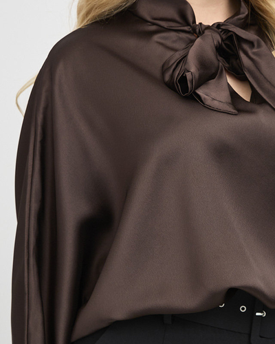 Dunkelbraune lange Satinbluse mit Bindung - Kleidung