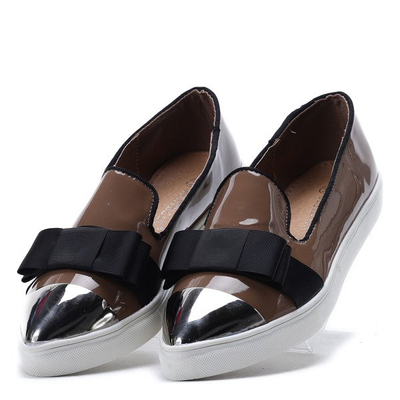 Schlüpfen Sie mit einem lackierten Zeh in Khaki Barbara-Footwear