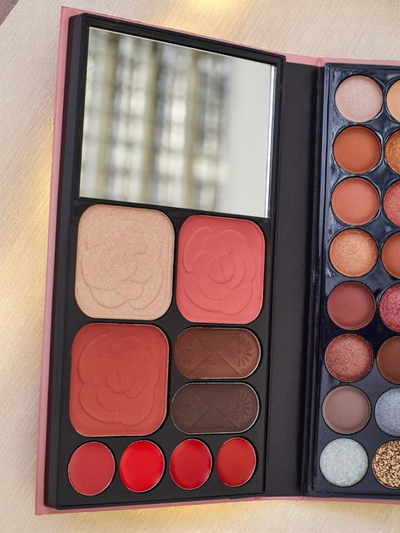 ANYLADY Kompakt-Make-up-Palette – Lidschatten, Contouring, Lippen 33 Farbtöne