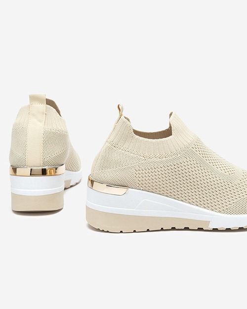 Бежеве спортивне взуття жіноче на танкетці Rishmia - Взуття