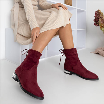 Kastanienbraune Stiefeletten mit flachen Absätzen und Verzierungen Teodorana - Schuhe