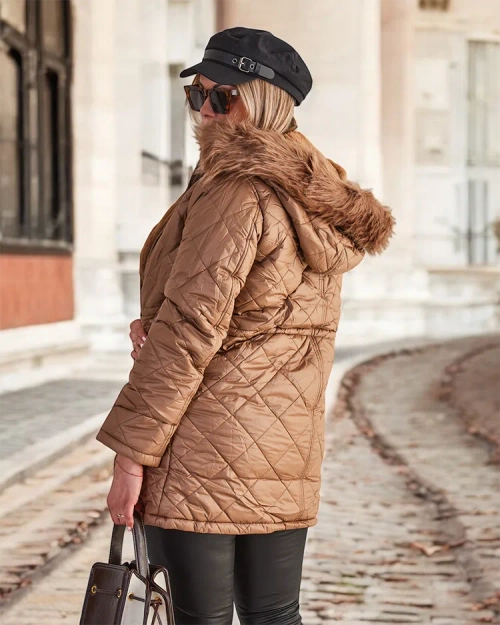 Жіноча стьобана куртка Royalfashion коричневого кольору