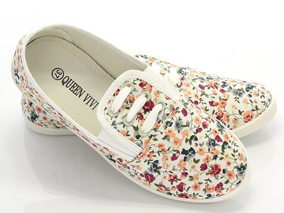 Białe tenisówki typu slip on w kwiaty - Obuwie