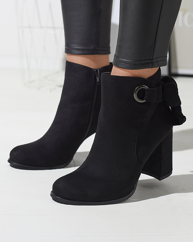 Damenstiefel aus Öko-Wildleder mit Schleife in Schwarz Agarol- Footwear