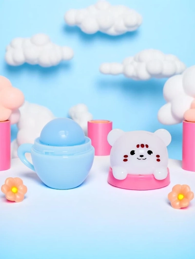 Kinder-Lippenbalsam mit einem Bären in einer Tasse — spendet Feuchtigkeit und regeneriert