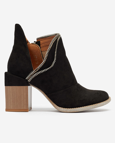 Schwarze isolierte Damenstiefel auf einem Pfosten Mukis - Footwear