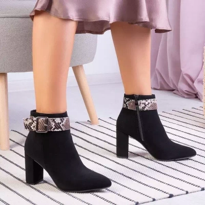 OUTLET Schwarze Stiefeletten mit Schnalle a'la Schlangenhaut Anya - Schuhe