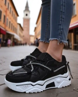 schwarz
