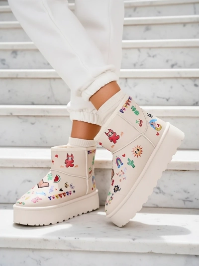 Royalfashion Kurze Damen-Schneestiefel mit Hanaga-Aufklebern