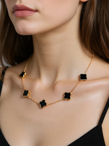 Aurelia Clavis Perlmutt-Halskette in goldener Fassung