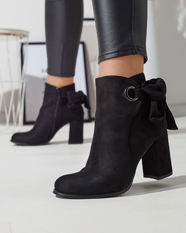 Damenstiefel aus Öko-Wildleder mit Schleife in Schwarz Agarol- Footwear