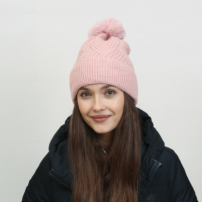 Rosa isolierte Damenmütze mit Bommel - Accessoires
