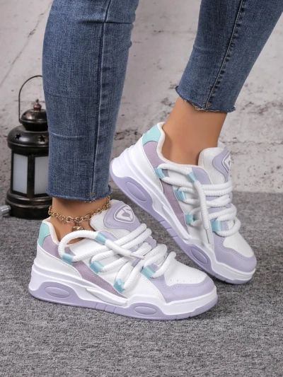 Royalfashion Damen Sport-Sneaker mit dekorativen Schnürsenkeln Clesiv