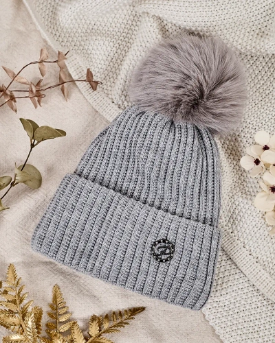 Жіноча тепла шапка Royalfashion з помпоном