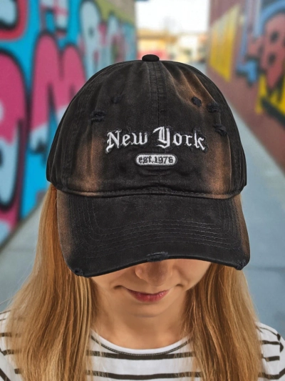 Royalfashion Kappe mit Schirm New York 1976 mit Abnutzungen